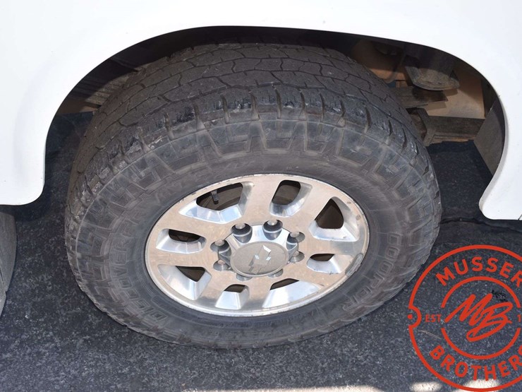 2015-chevrolet-3500hd-image-15