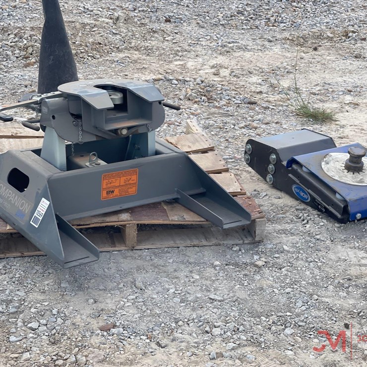 B&W COMPANION FIFTH WHEEL HITCH AND MOR RYDE FIFTH WHEEL HITCH