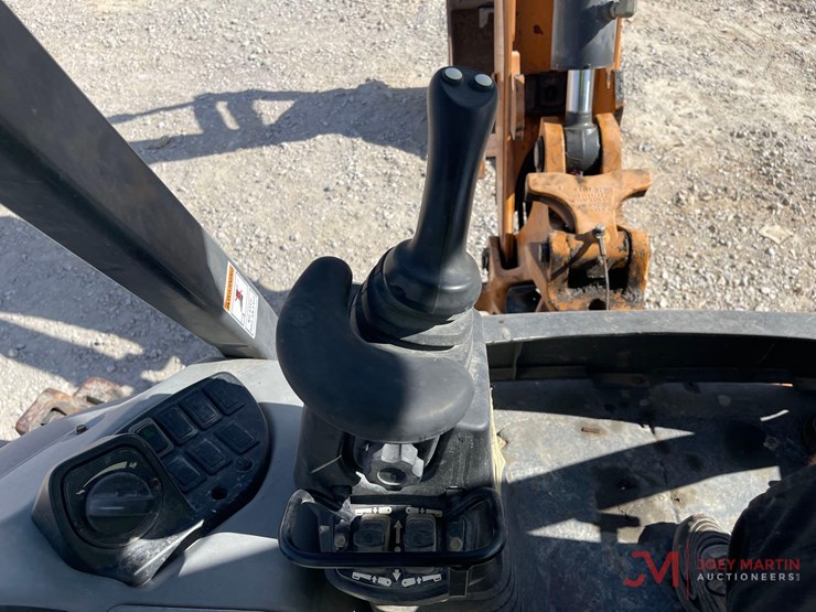 2020-case-580n-ep-loader-backhoe-image-26