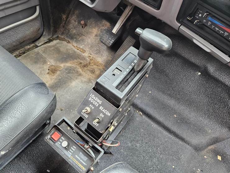 1997-ford-800-image-38