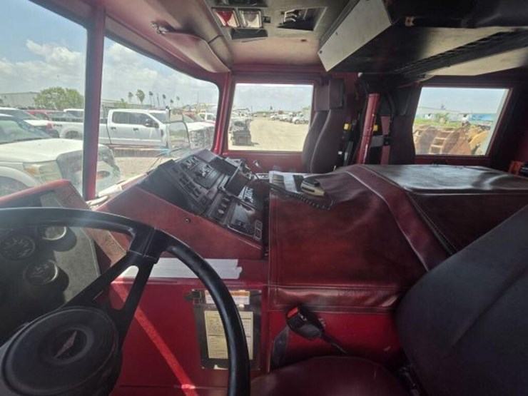 2005-pierce-pumper-4p1cc01c05a005463-image-12