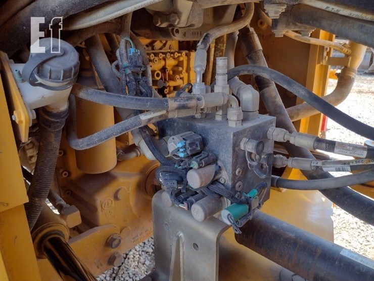 2017-deere-524kii-image-37