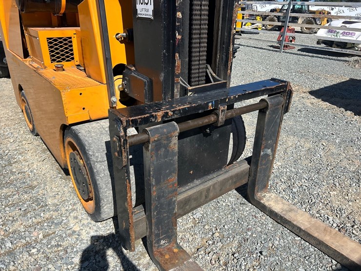 #5628-•-forklift-image-12