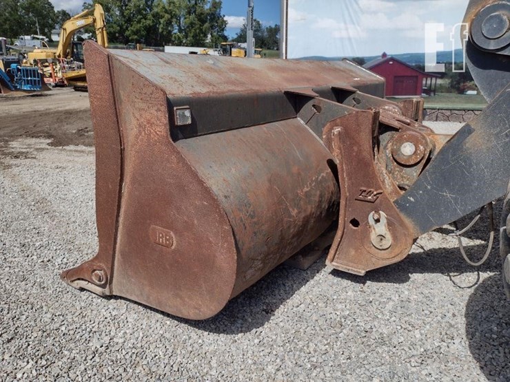 2019-deere-744kii-image-22