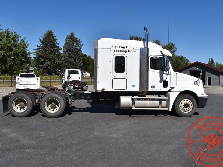 2006-freightliner-columbia-120-image-9