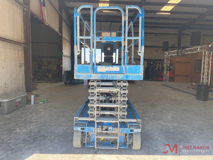 2019-genie-gs-4047-electric-scissor-lift-image-4