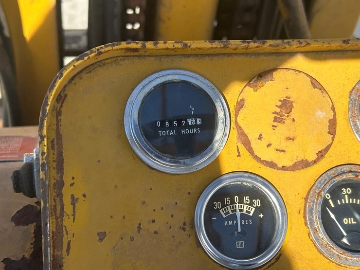 caterpillar-422s-image-27