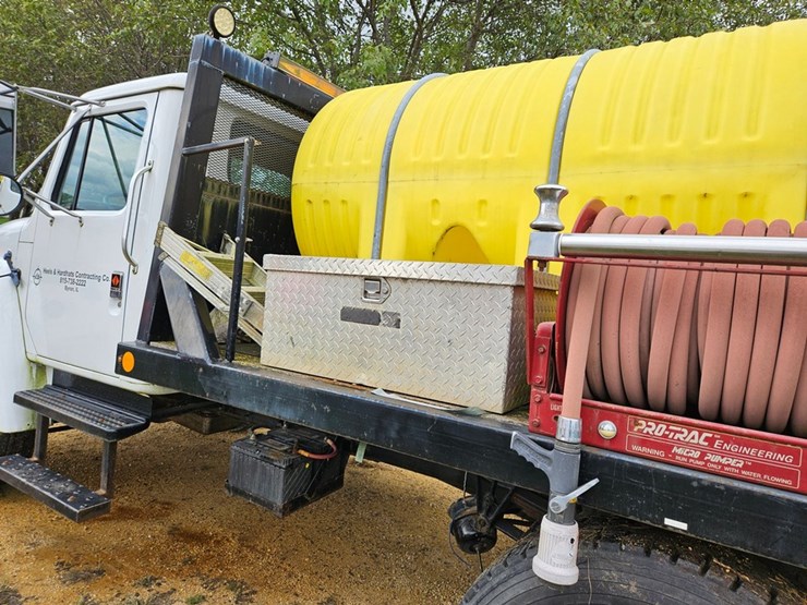 #2079-•-1988-international-water-truck-image-30