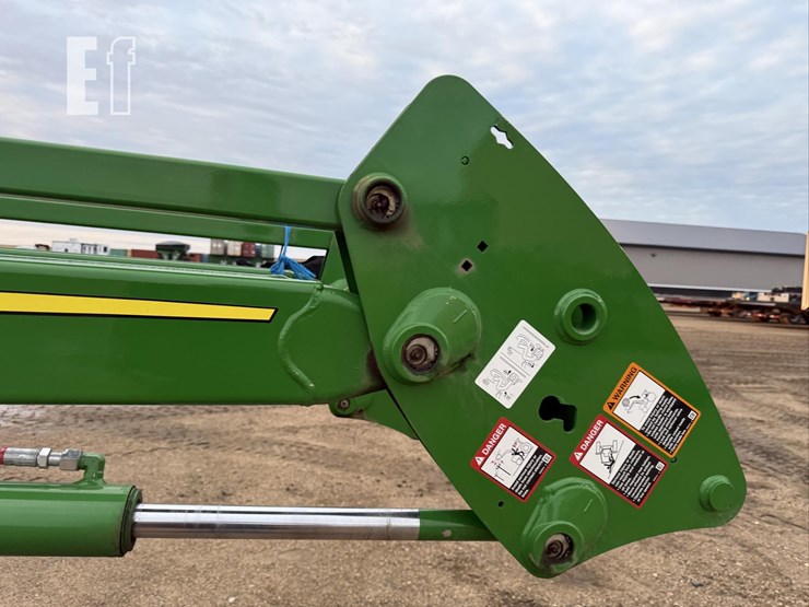 2023-john-deere-520m-image-16