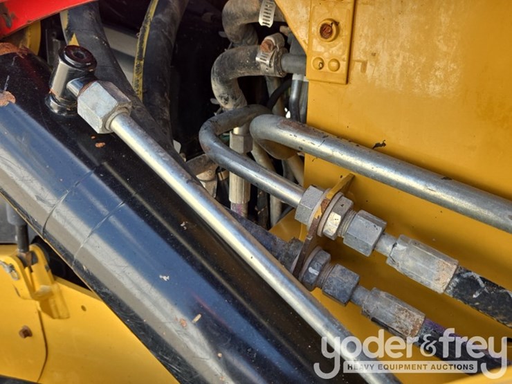 2018-caterpillar-299d2-image-28