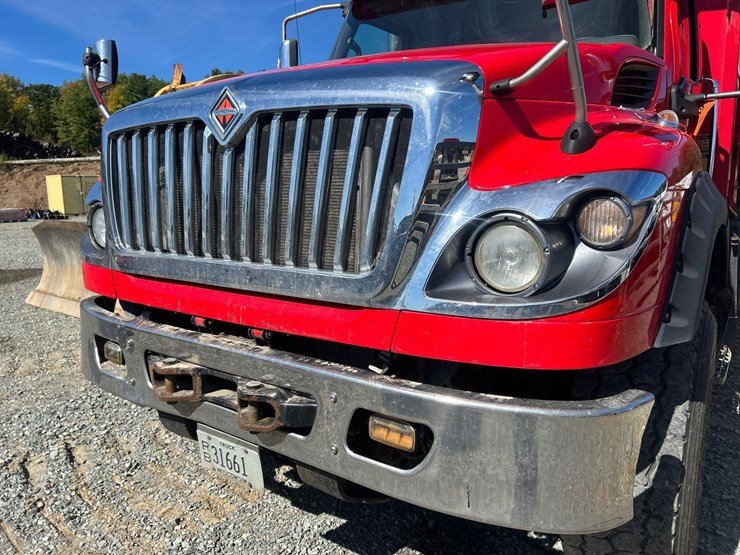 2020-international-hv613-image-12
