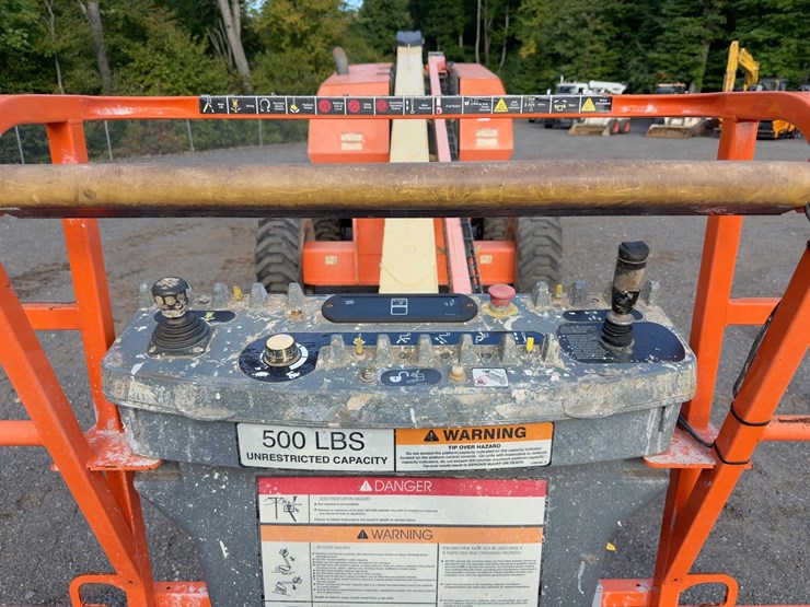 2017-jlg-600s-image-9