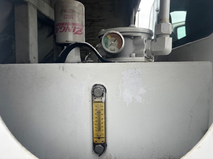2009-gmc-7500-image-69