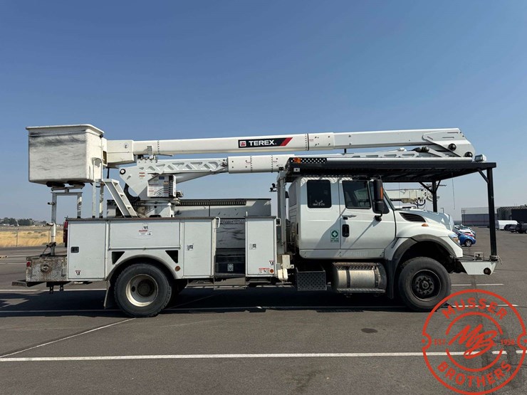 2014-international-7500-4x4-terex-bucket-truck-image-8