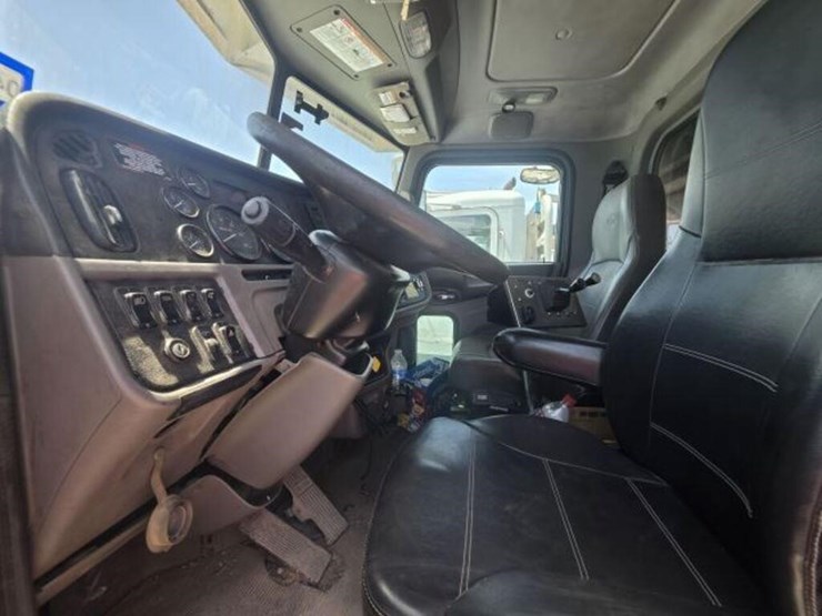 2019-peterbilt-367-image-6