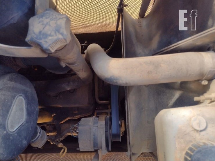 2001-deere-650h-image-38