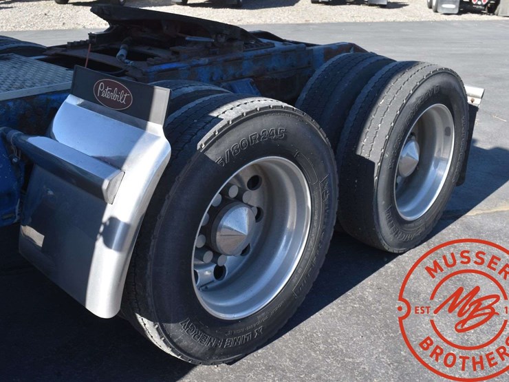 2005-peterbilt-379-image-21