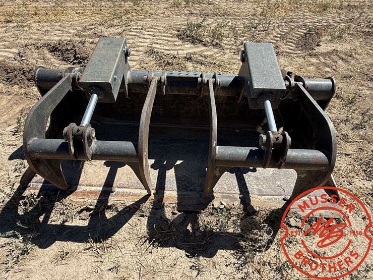 72"-bobcat-grapple-bucket-image-3