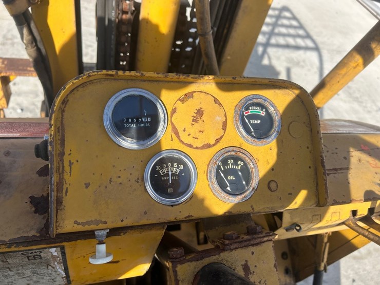 caterpillar-422s-image-26