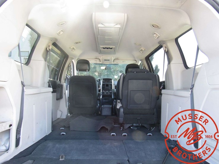 2010-dodge-grand-caravan-sxt-image-19