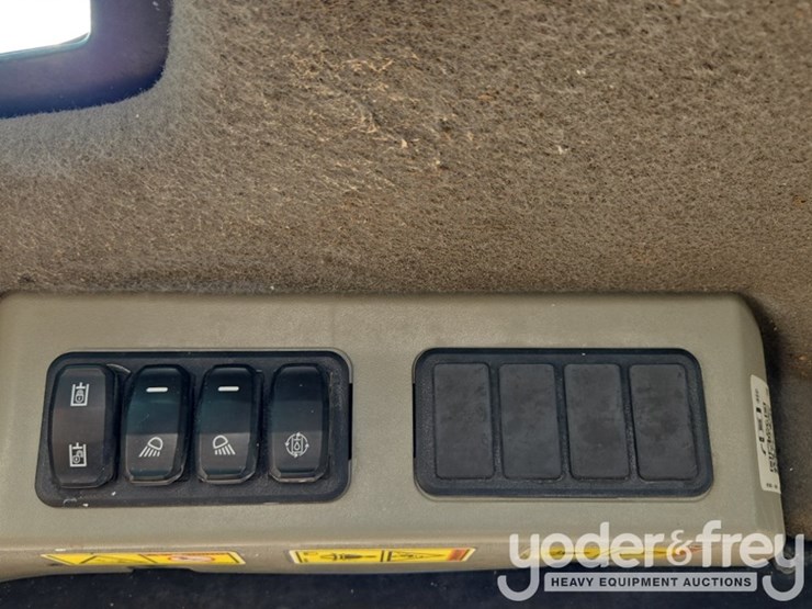 2023-caterpillar-259d3-image-54