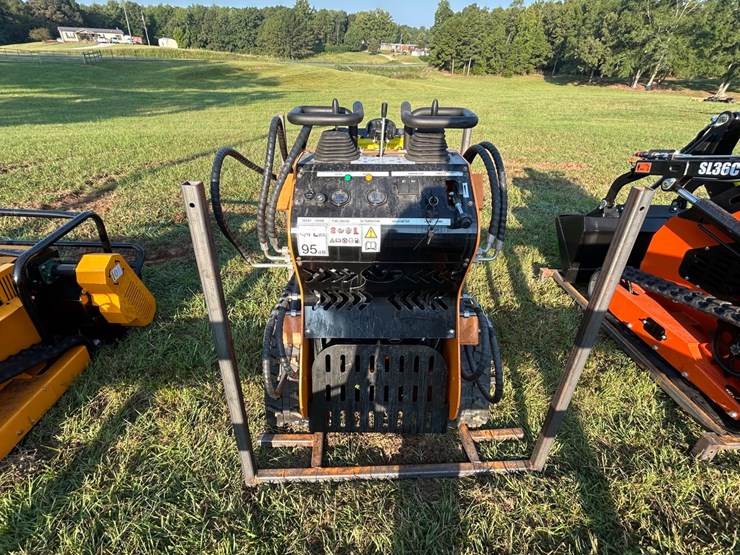 #136-•-sdlool-skid-steer-loader-image-3