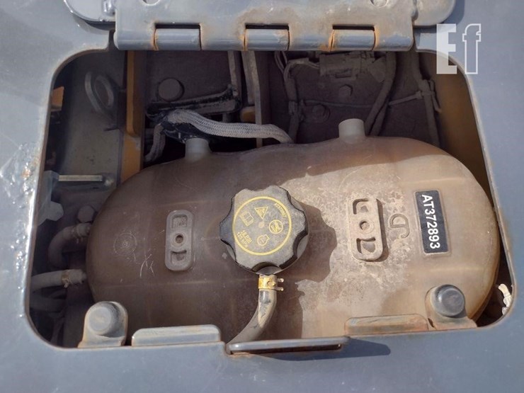 2015-deere-650k-lgp-image-36