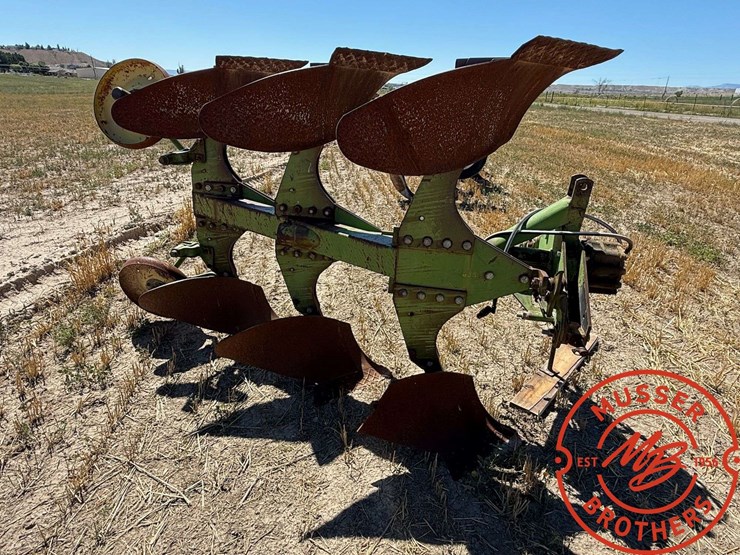 john-deere-3-bottom-roll-over-plow-image-3