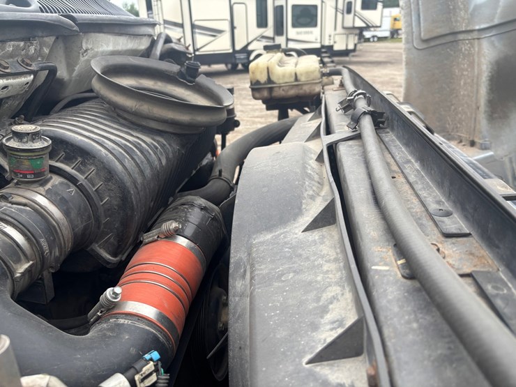 2009-gmc-7500-image-27