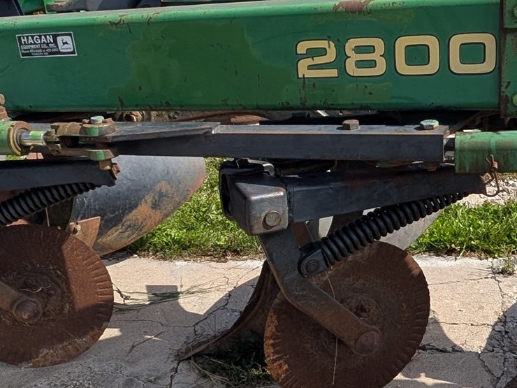 john-deere-2810-image-15