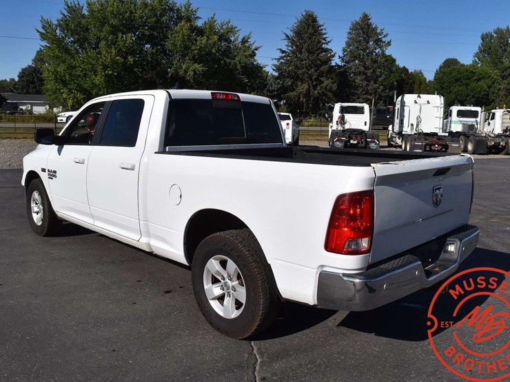 2020-ram-1500-slt-image-4