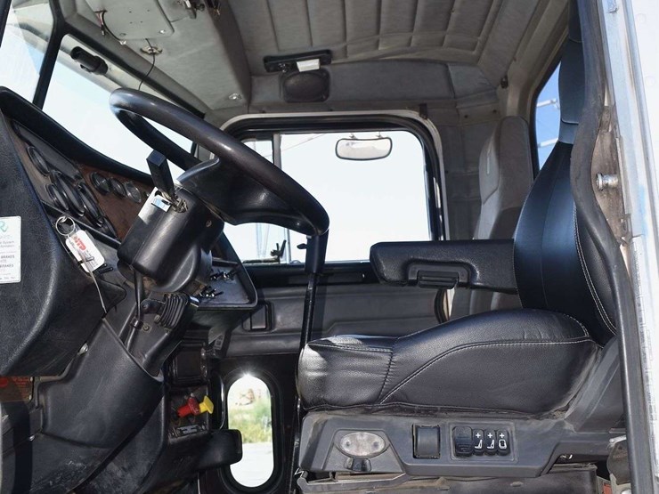 2003-peterbilt-378-image-40