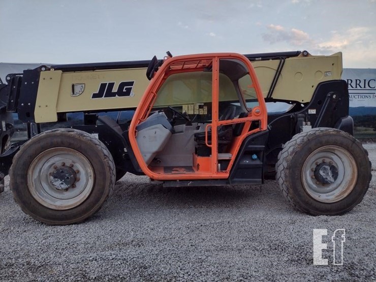 2017-jlg-1055-image-13