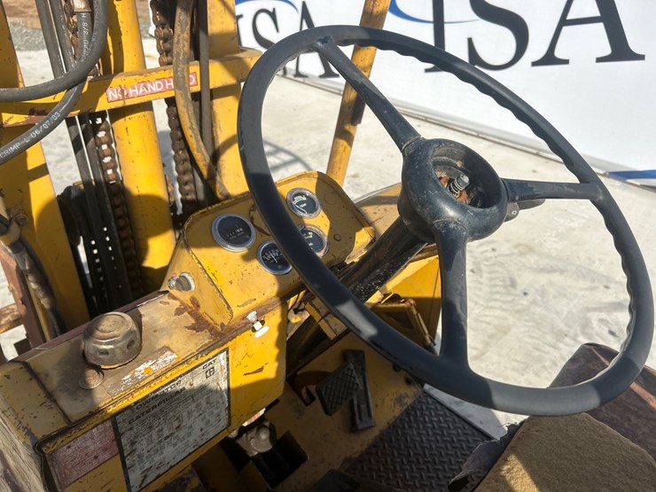 caterpillar-422s-image-25