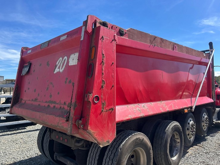 2020-international-hv613-image-18