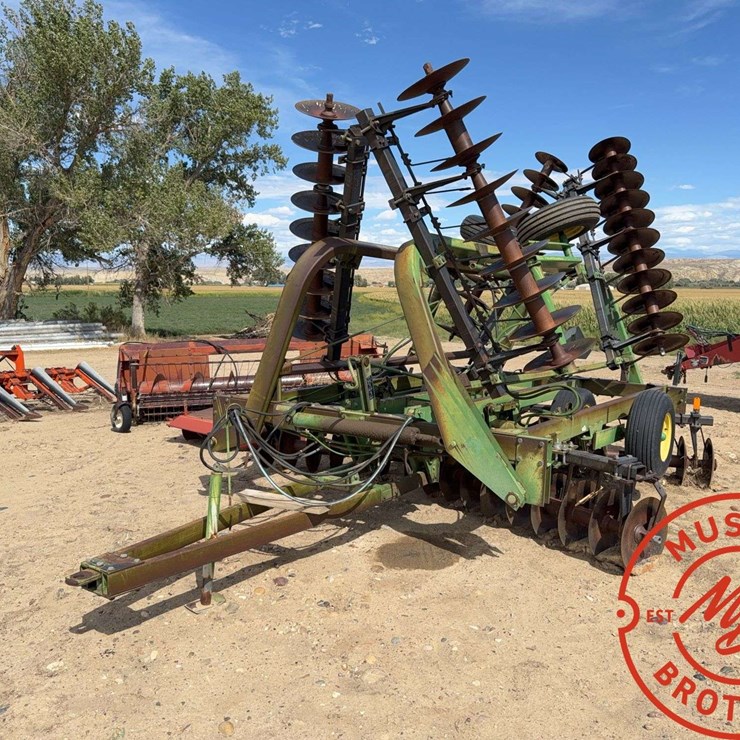 JOHN DEERE 235