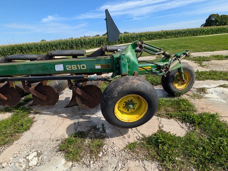 john-deere-2810-image-17