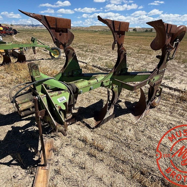 John Deere 3-Bottom Roll-Over Plow