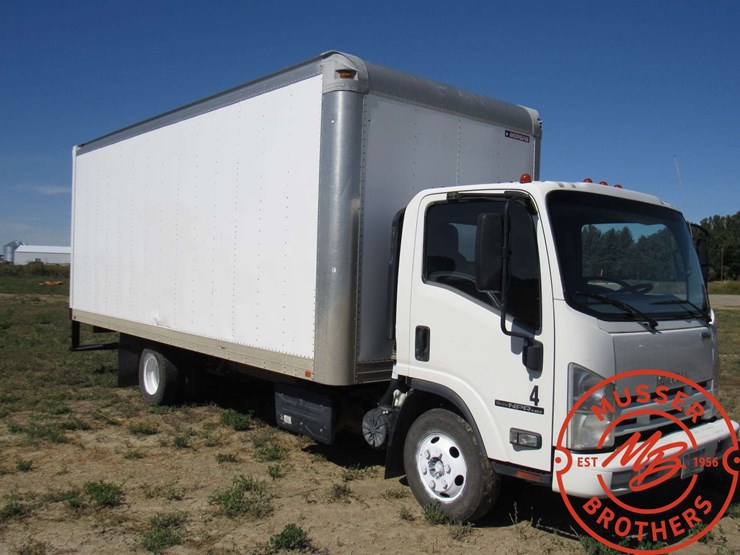 2014-isuzu-npr-image-7