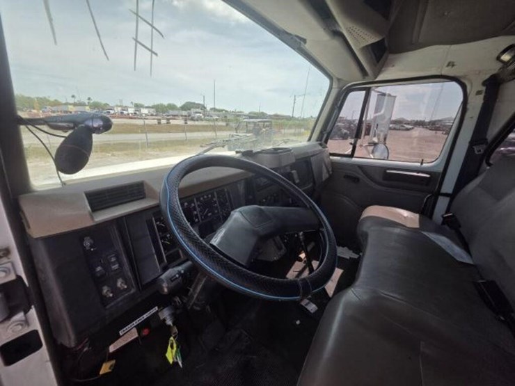2001-navistar-4700-1htscabm71h369286-image-8