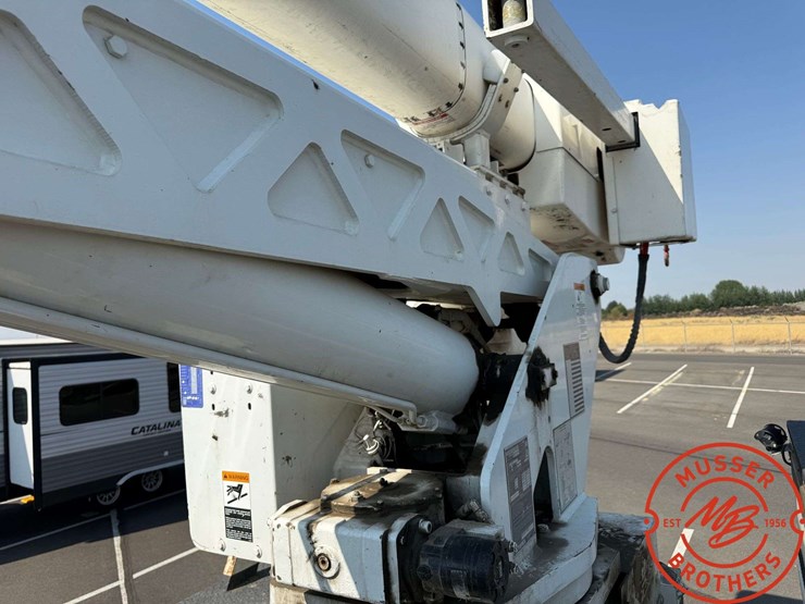 2014-international-7500-4x4-terex-bucket-truck-image-47