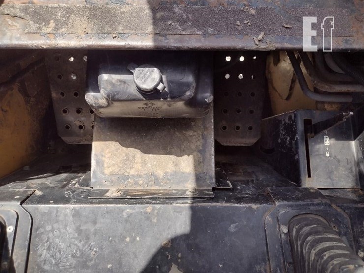 2002-deere-250-image-10
