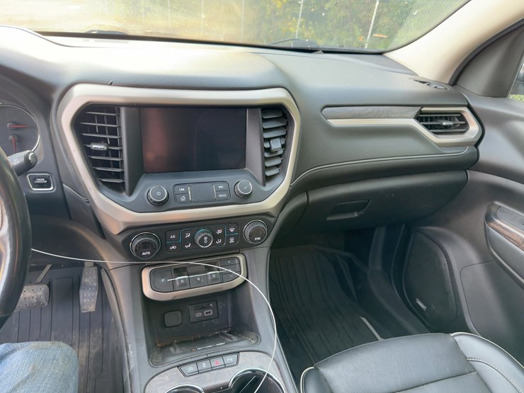 2022-gmc-acadia-denali-image-21