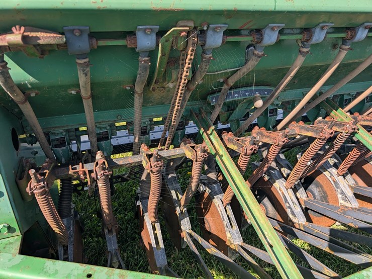 john-deere-8300-image-10