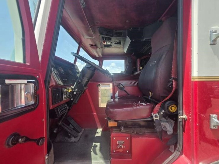 2005-pierce-pumper-4p1cc01c05a005463-image-13