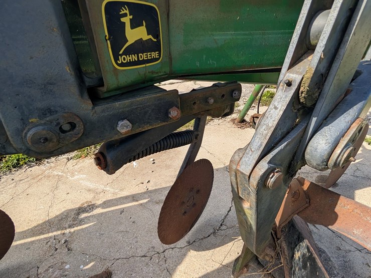 john-deere-2810-image-9