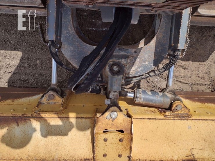 2015-deere-650k-lgp-image-25
