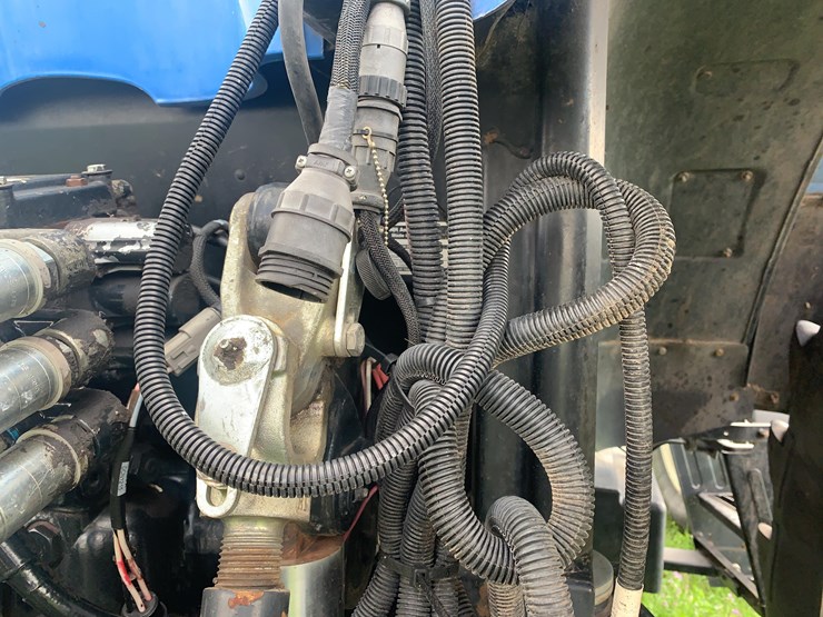 new-holland-ts125a-image-23