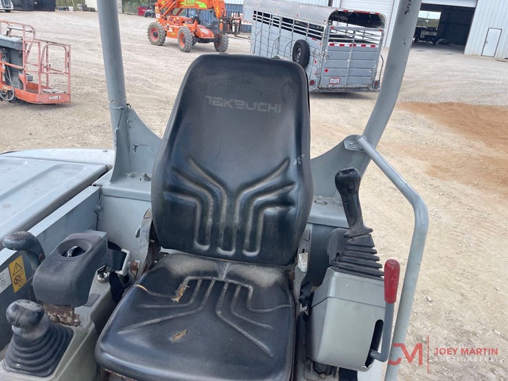 2019-takeuchi-tb240-mini-excavator-image-21