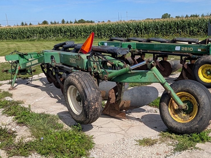 john-deere-2810-image-11